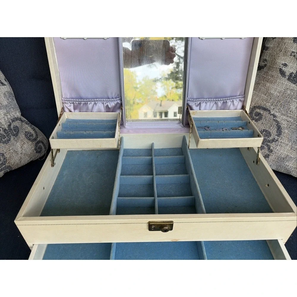 Vintage Ladies Jewelry Box Self Opening Drawer Blue Lavender Velvet Beige MCM